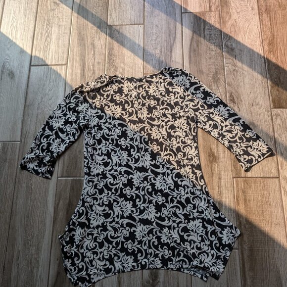 ECI Women's Size M Pullover 3/4 Sleeve Tunic Black/White Print Asymmetrical Hem - Picture 4 of 6